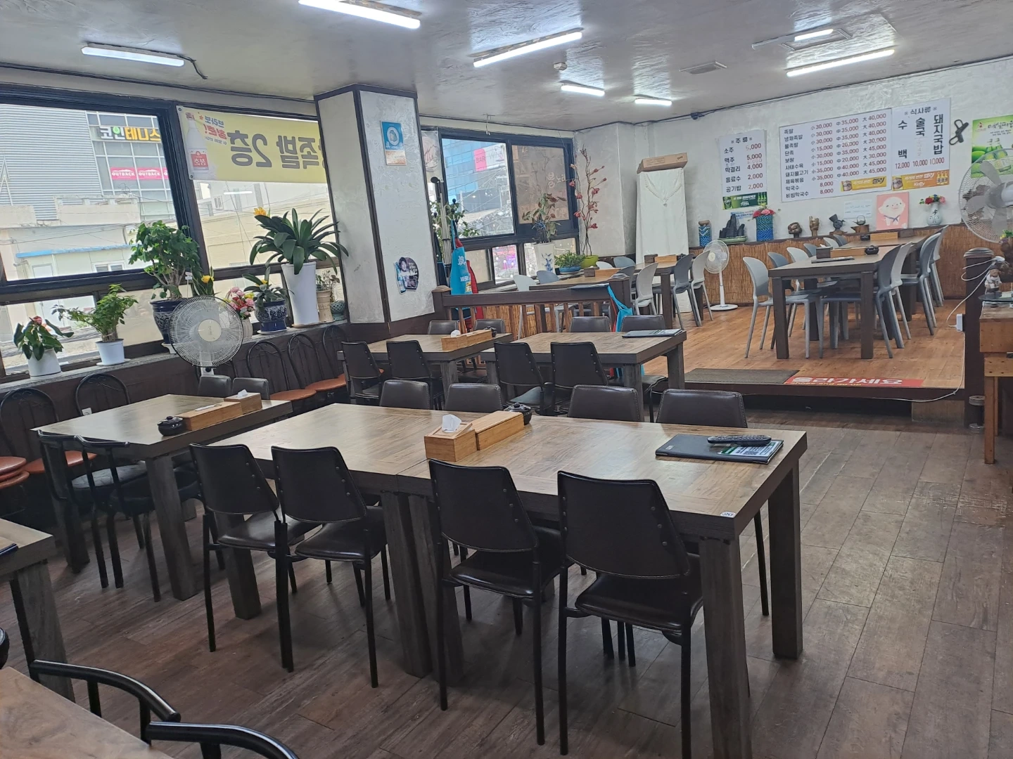 2층 족발집에서 함께 가족같이 일하실분! 외국인 우대
