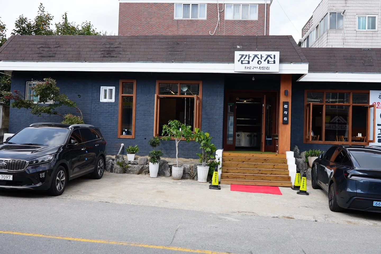 홀써빙, 주방보조, 파트타임 등 구합니다.