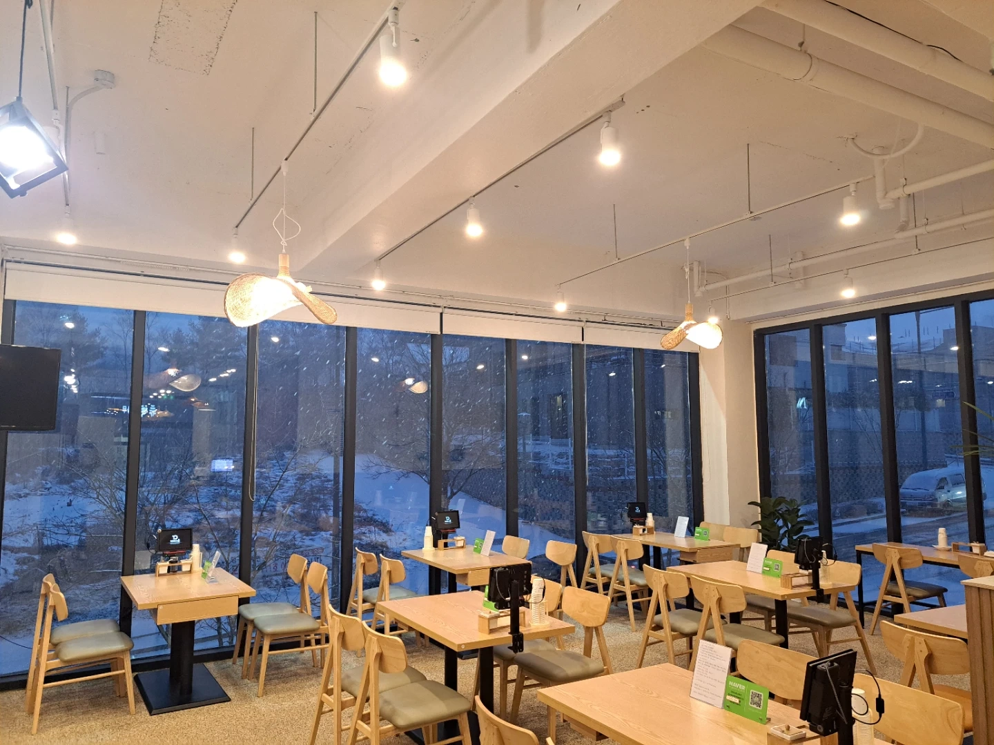 주 4일 서빙