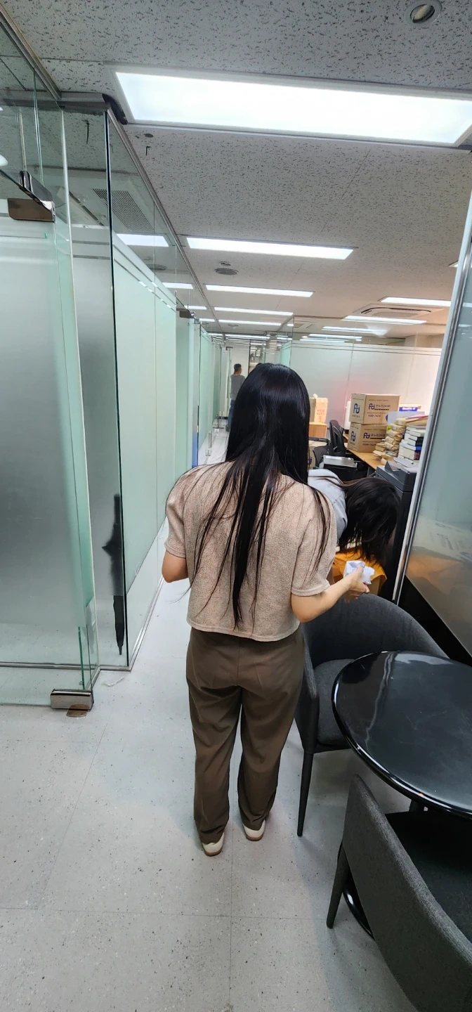 성수동 의류 및 사무집기 옮기고 이동 상하차 도와주실분