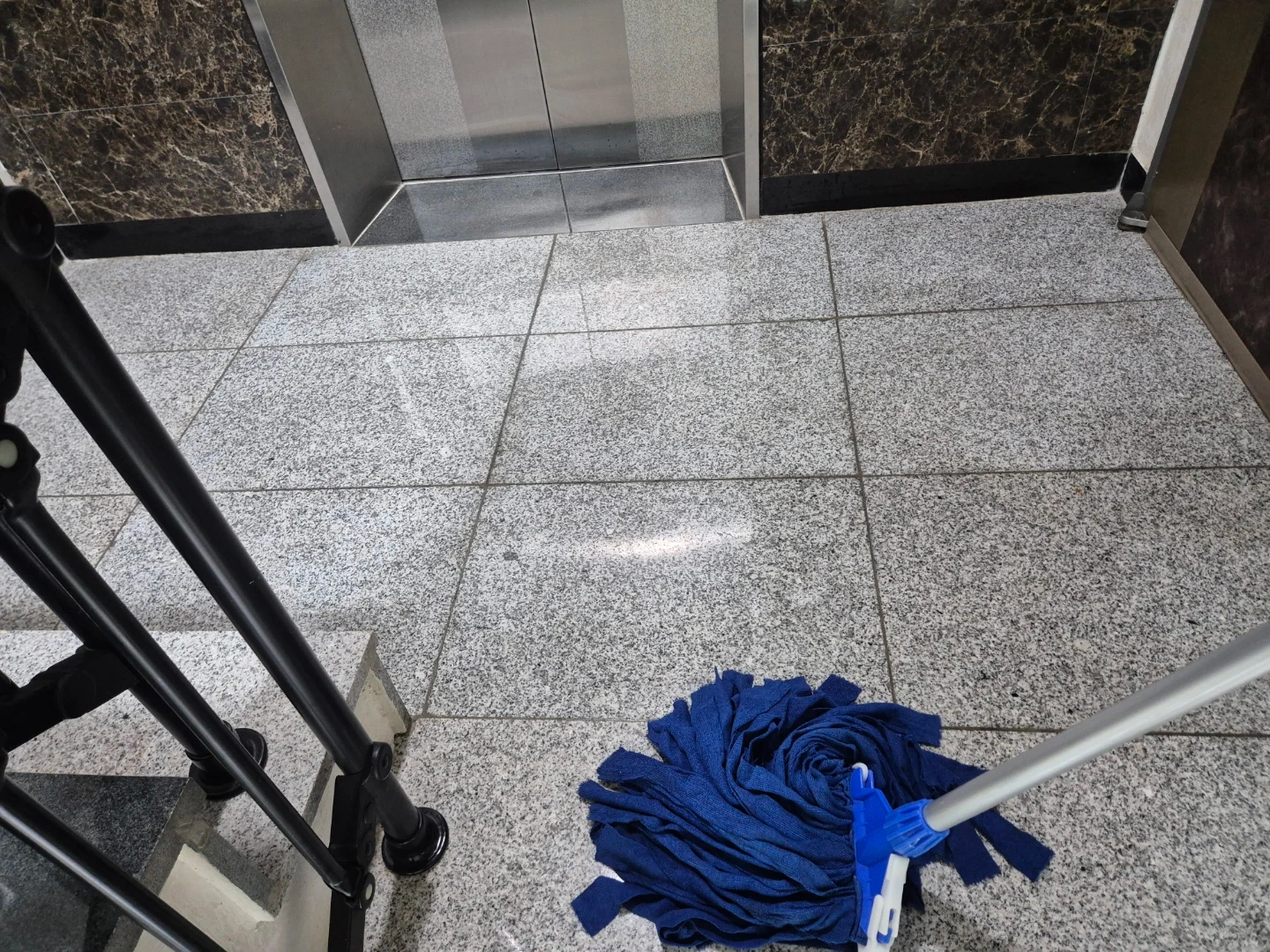 계단청소 보조업무