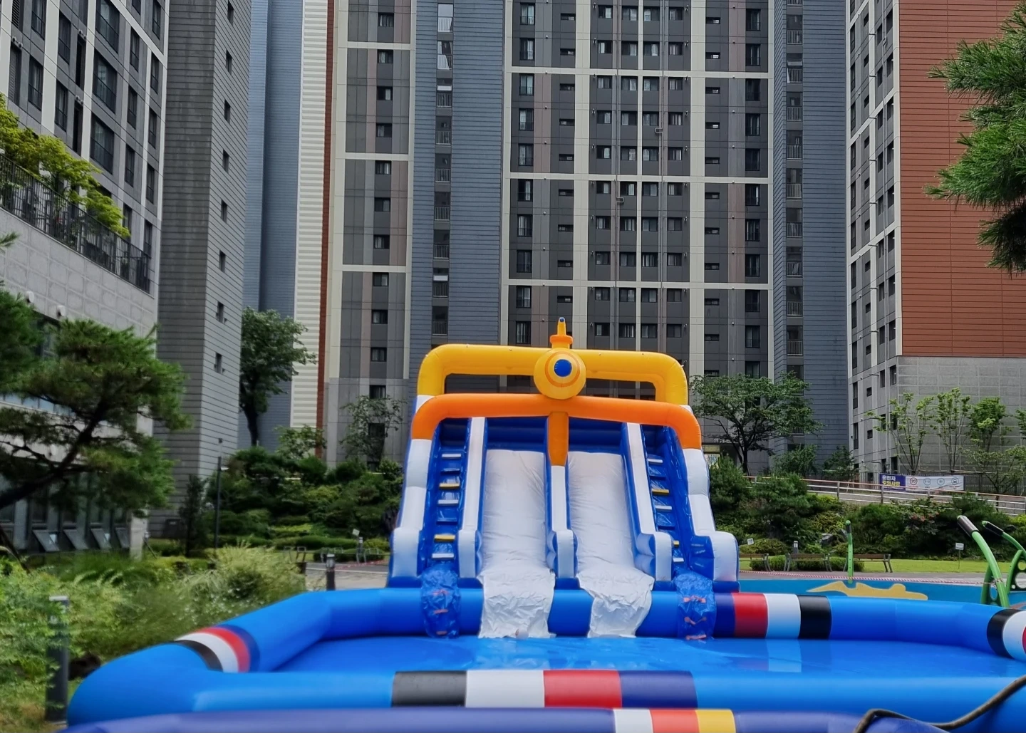 워터슬라이드 안전통제, 안전요원 구합니다.