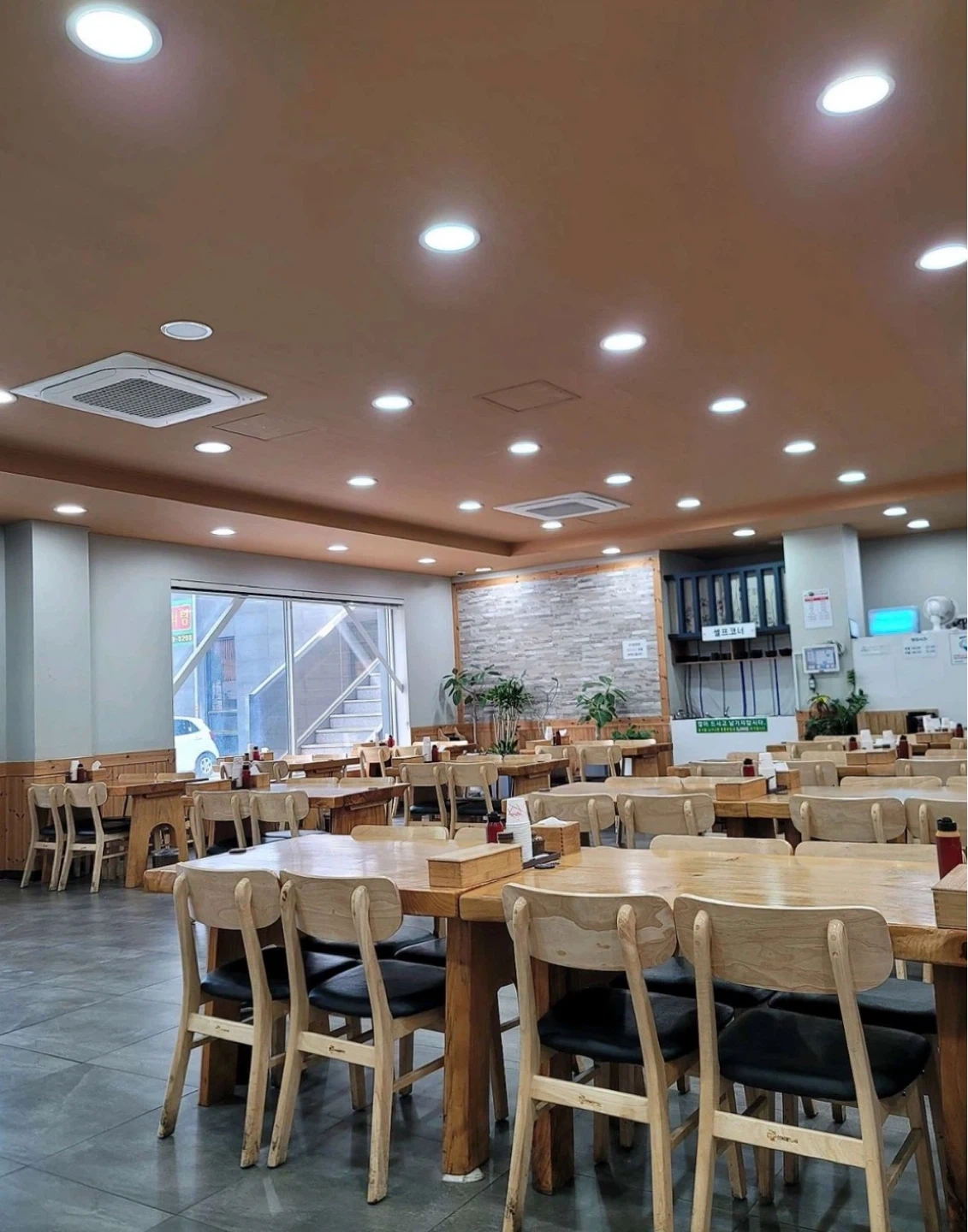 해장국집 직원 구합니다(주5일, 홀,주방 각각)