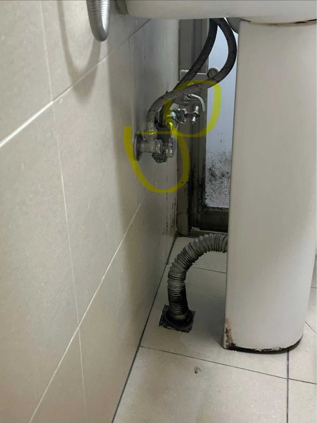 수도꼭지에서 물이 새요