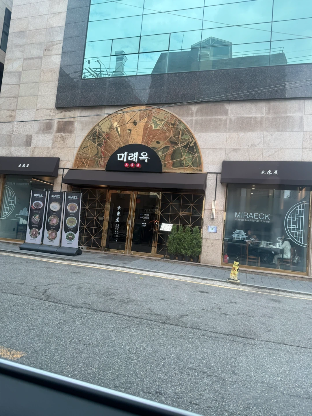 홀서빙 구합니다.