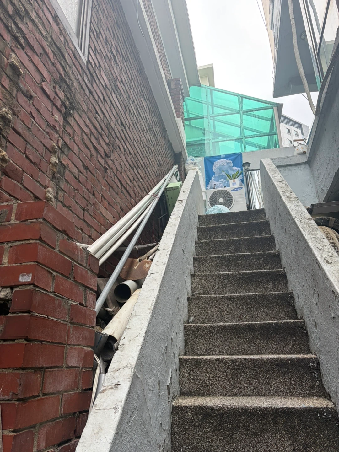 주택 3층에서 1층으로 캐리어 내려주실분