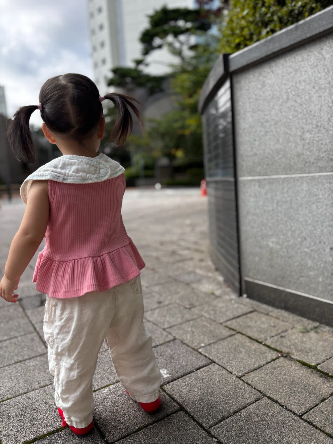 Native Eng. Playsitter wanted