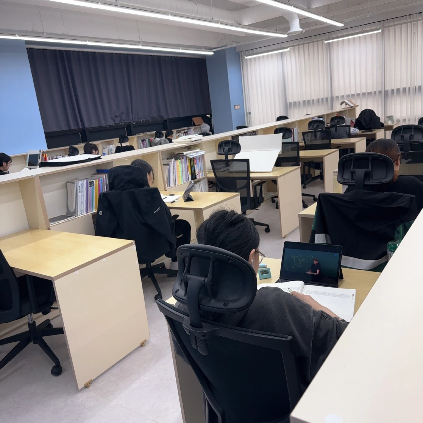 관리형독서실 오전 매니저 구인합니다.