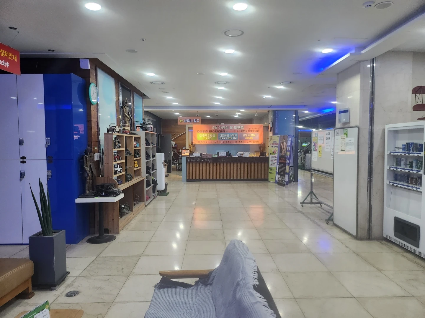 수, 토요일 오전 카운터 직원 구합니다.