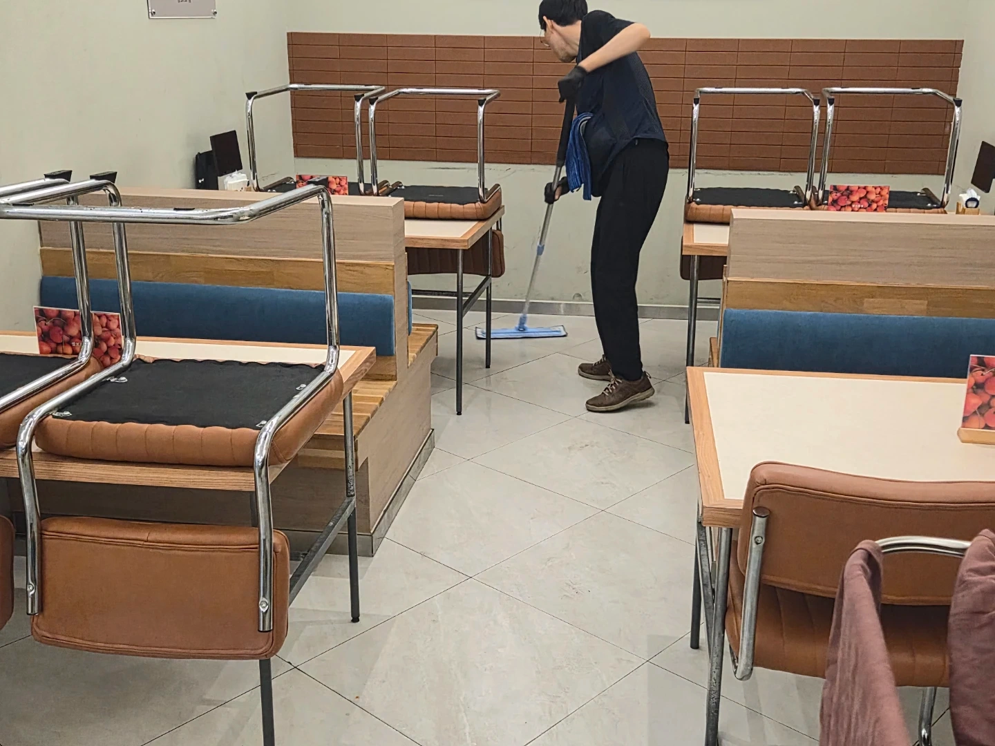 매장 바닥청소 보조