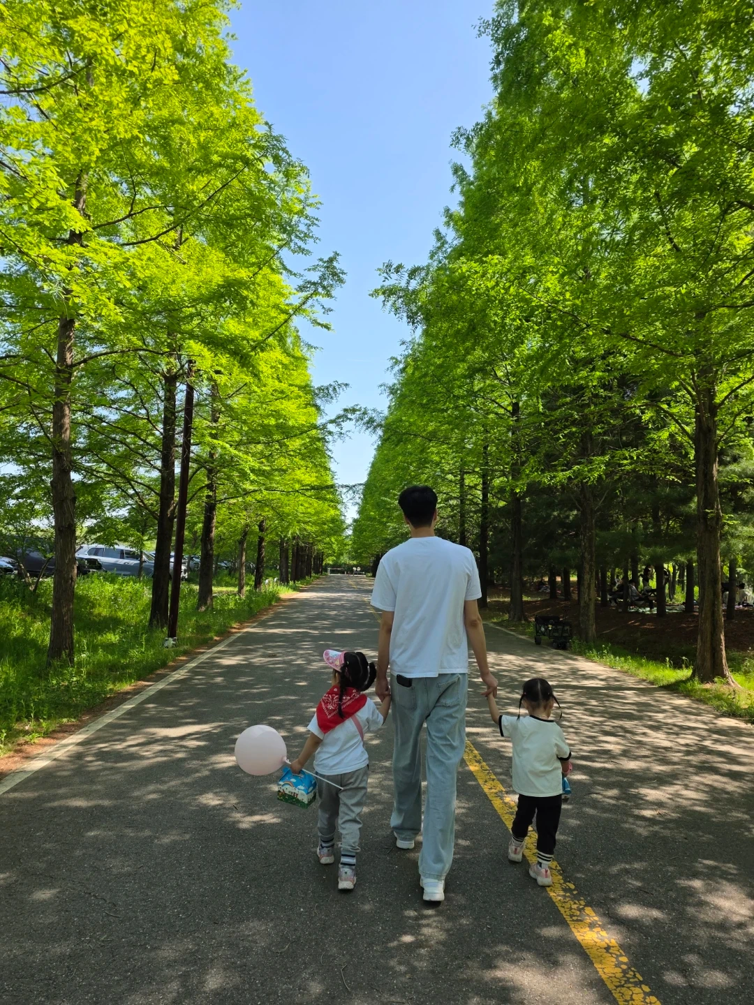 평일 여아(2명) 등원 도움주실 선생님 모십니다