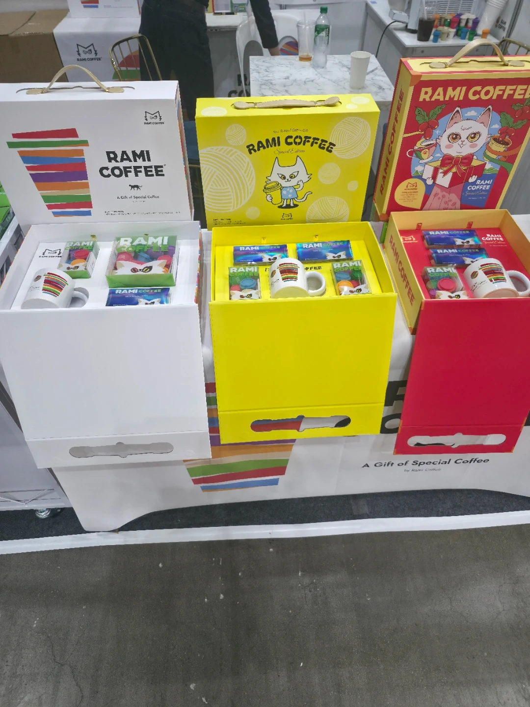 커피선물세트 포장 알바입니다.
