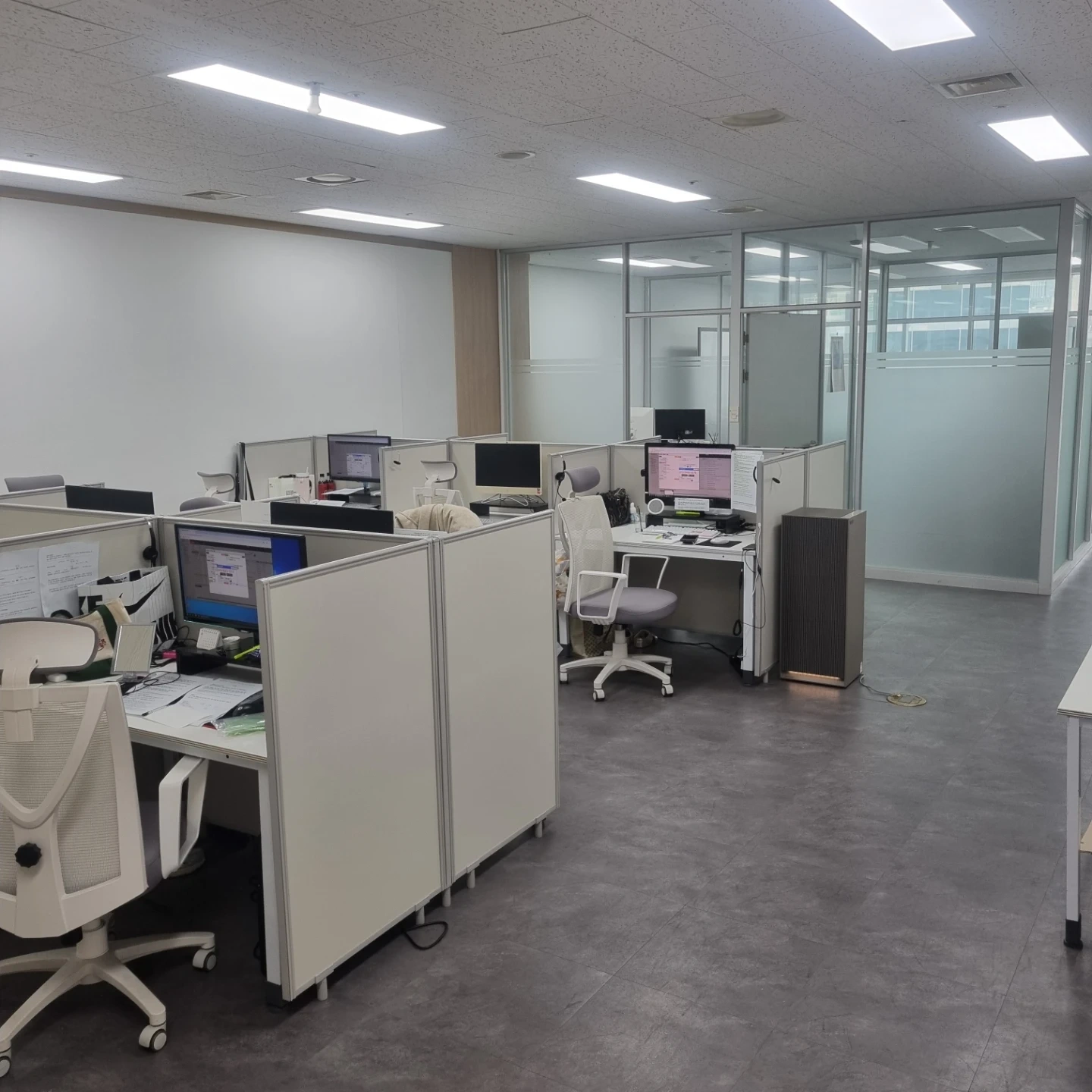 무선으로 고객 안내사항 안내 및 전산입력