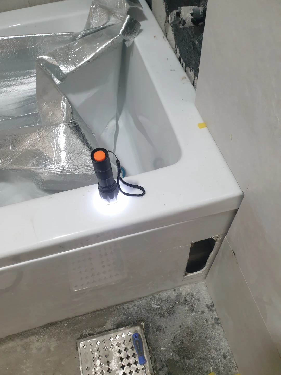 욕조 배관이 막힌거 같아요