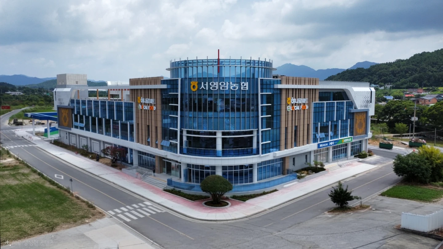 서영암농협 종합청사 내 컴포즈 커피 및 뚜레쥬르