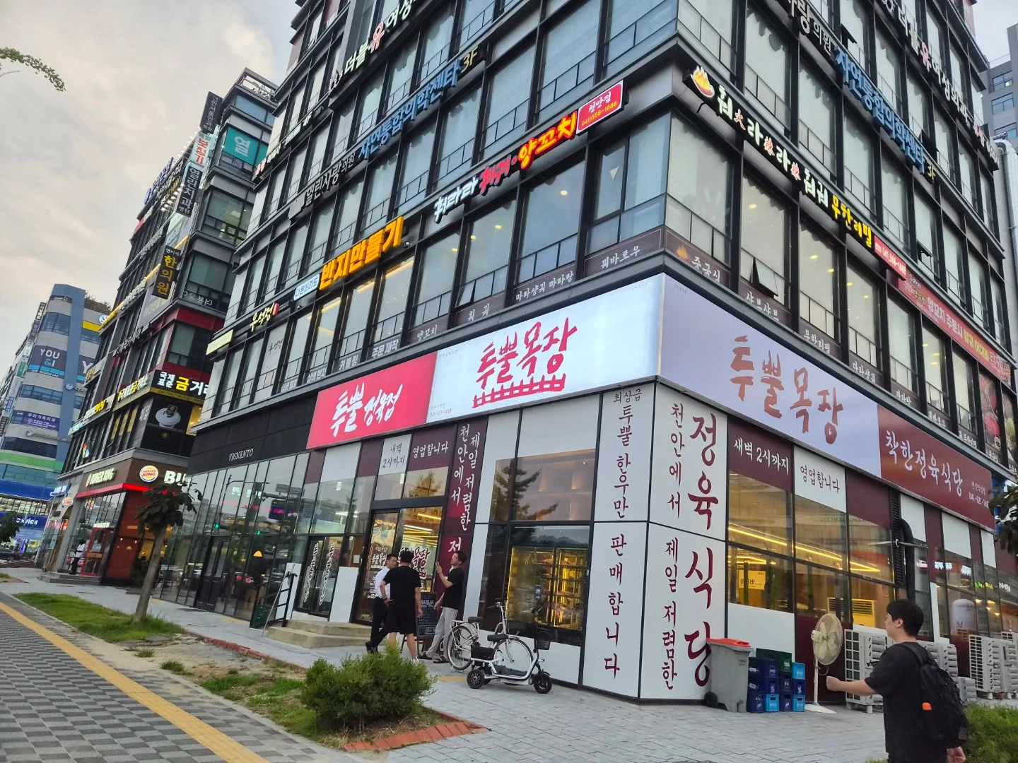 홀 직원 파트타임 구합니다