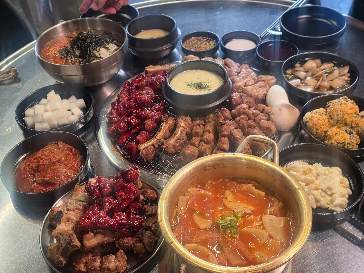 홀 서빙 알바 구합니다