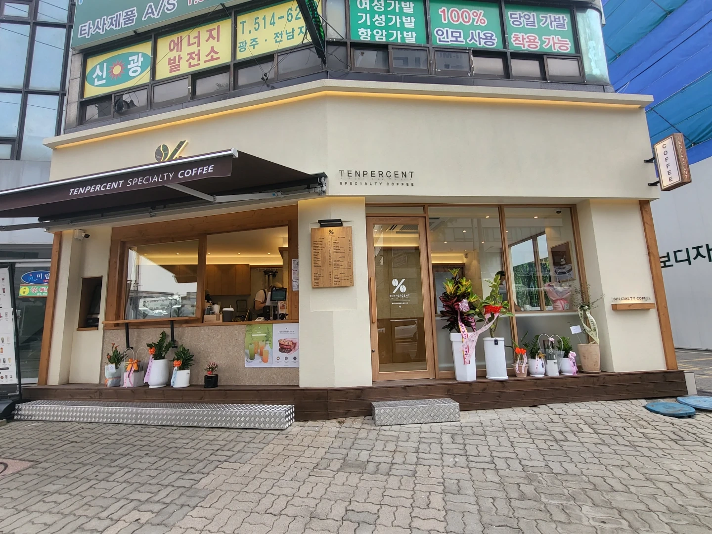 텐퍼센트커피 농성신세계점 주말 미들.마감 모집합니다