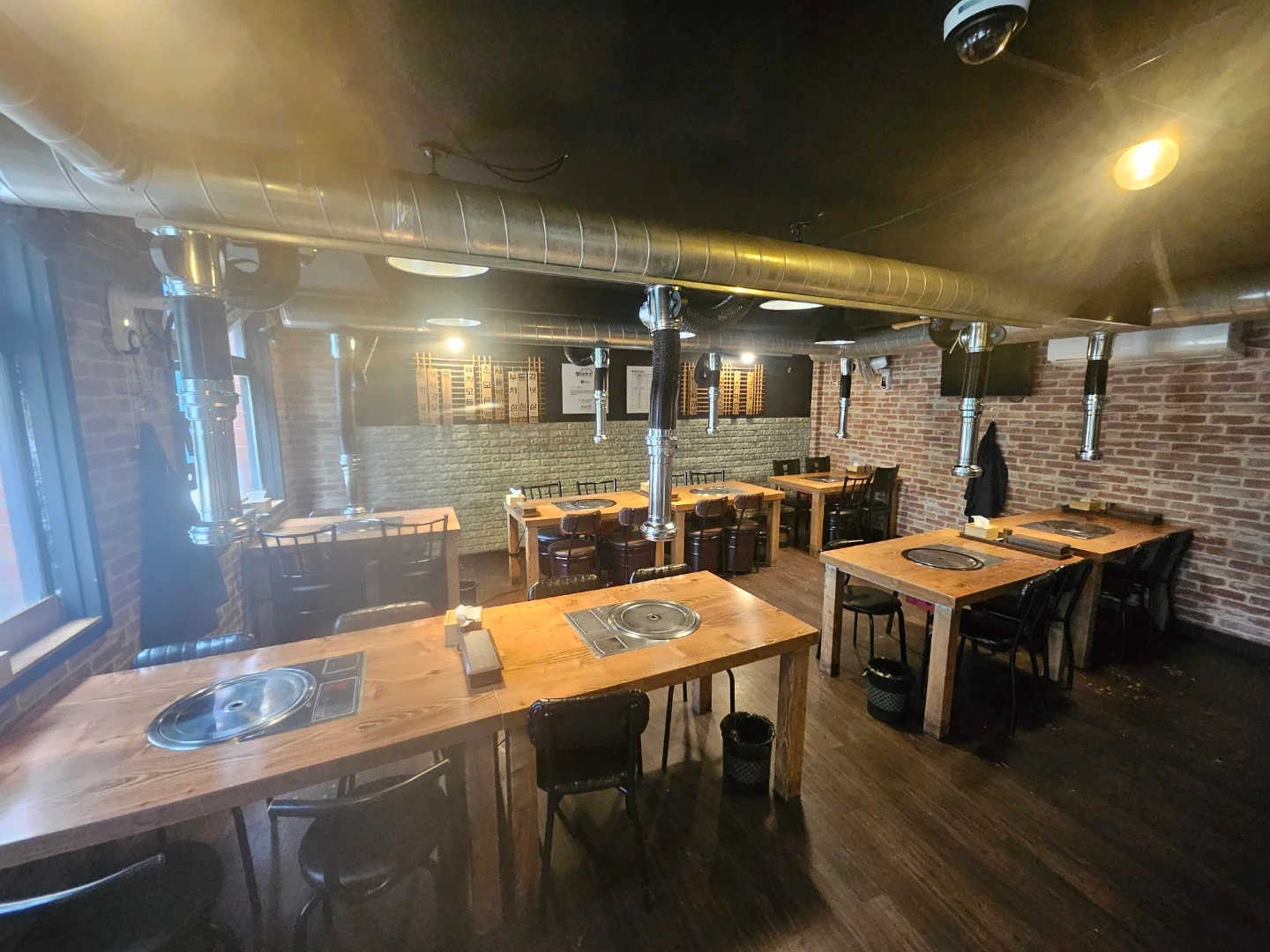 외국인 환영, 주방 보조 채용