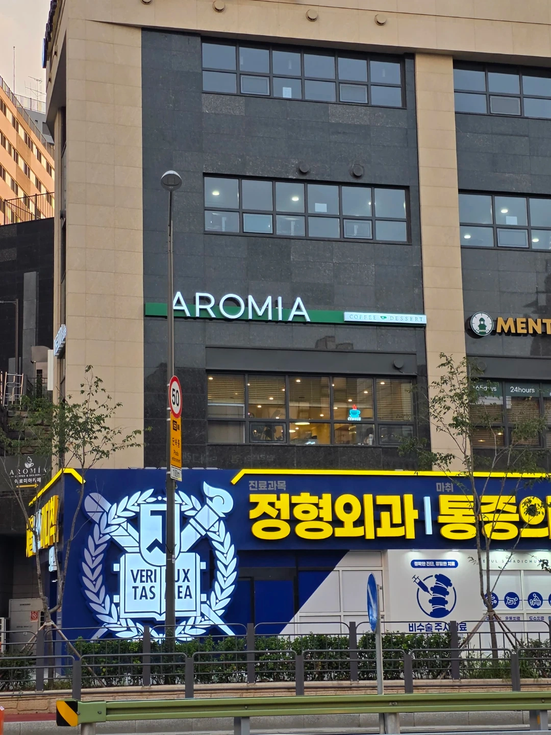 카페에서 일할 스태프