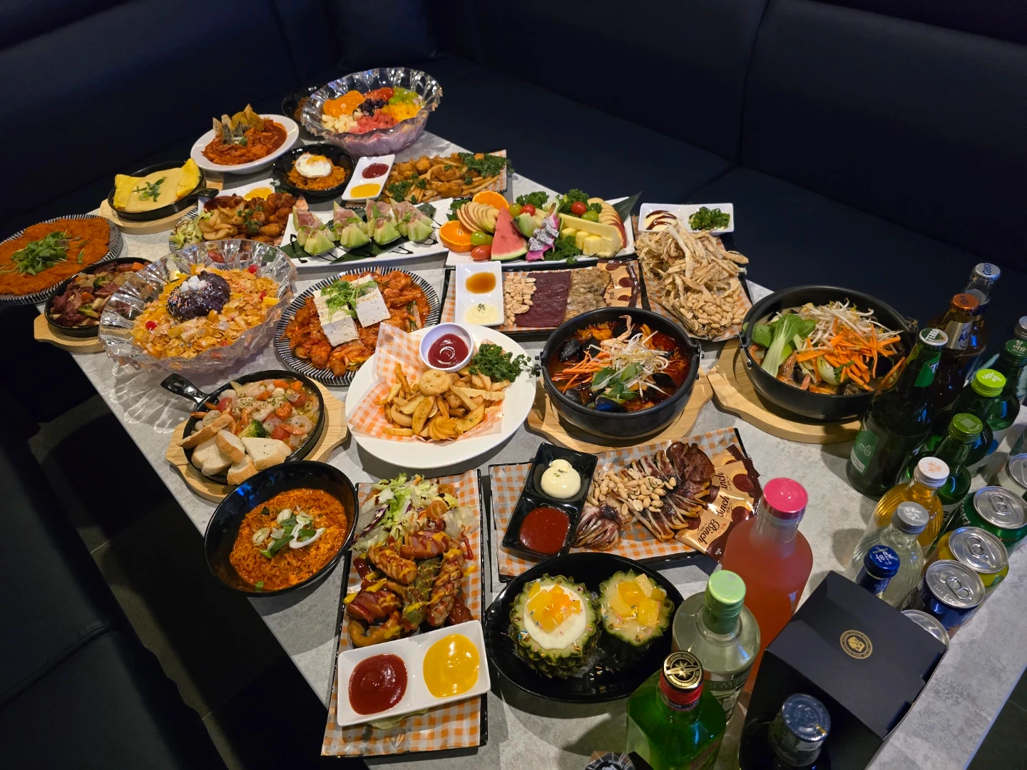 홍대 > 홀서빙 > 월 375만 > 월6회 휴무