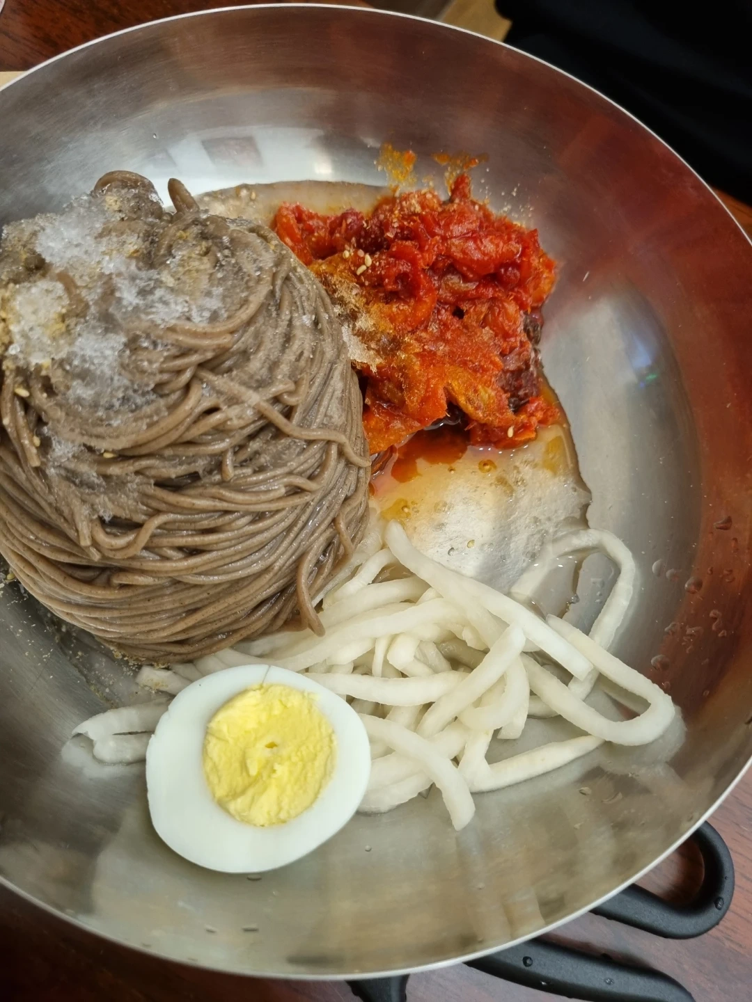 고깃집. 주방보조. 홀써빙. 구합니다.