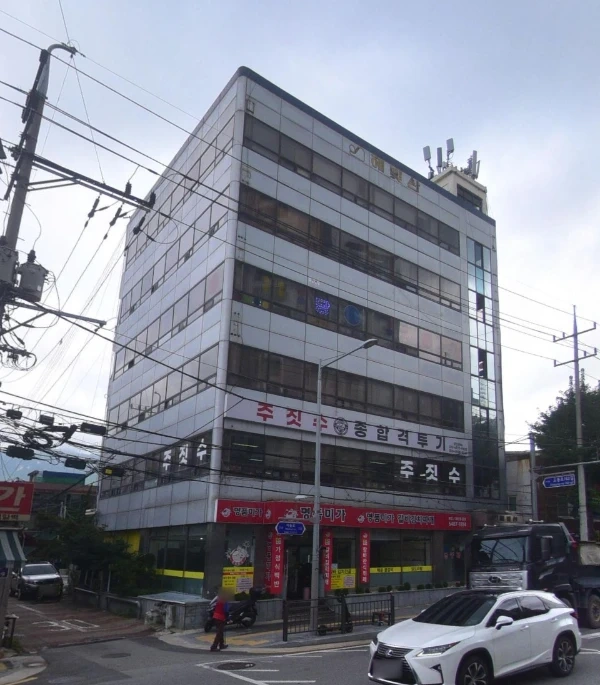건물 청소(도봉아테라 아파트와 법원 사이에 위치)