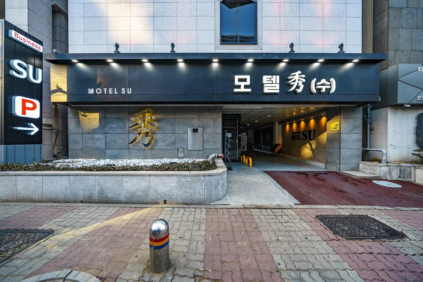 상무지구 모텔 주간 프론트 직원구함