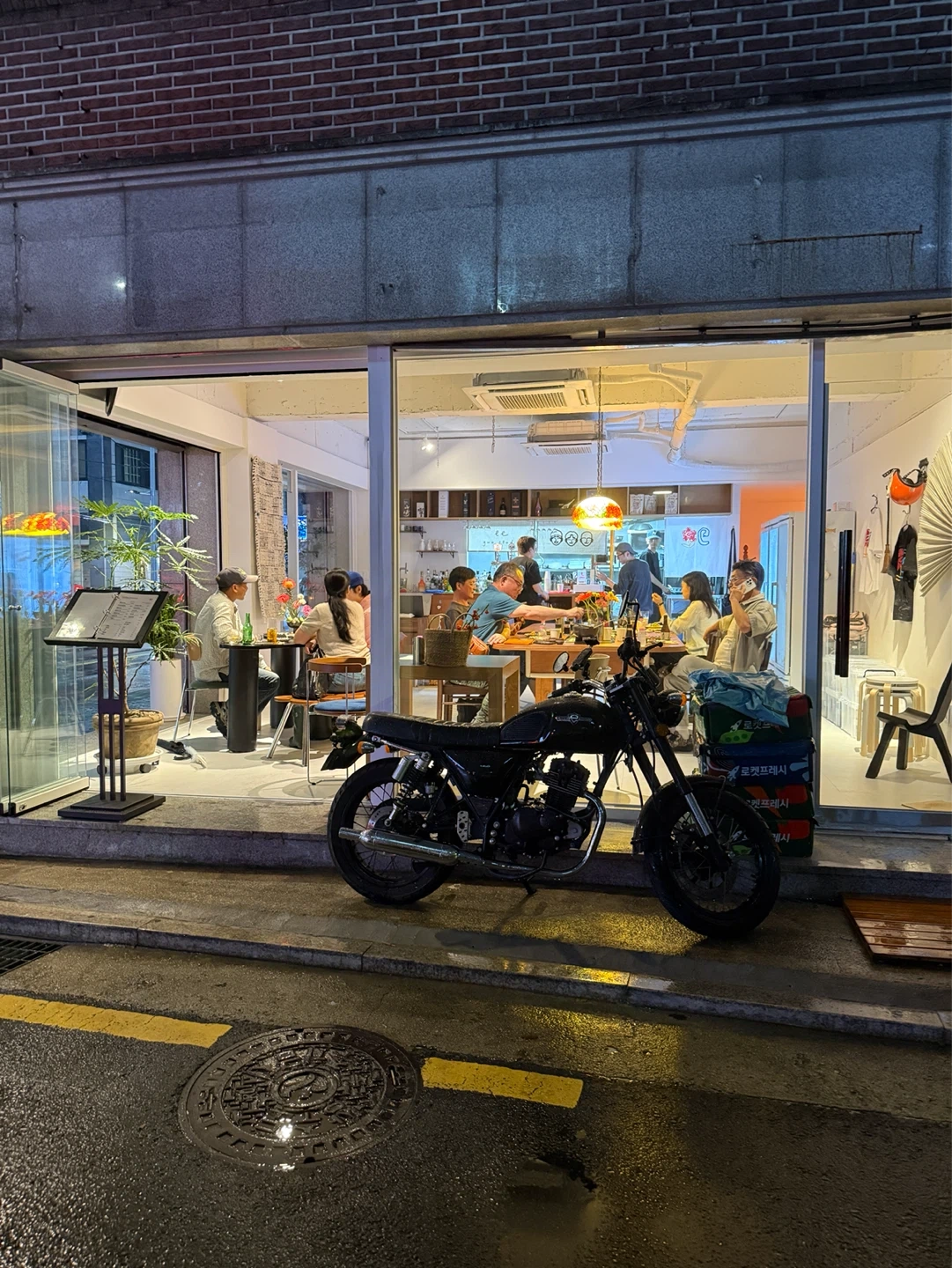 ee매장 주말저녁시간 파트타임 구합니다!!!