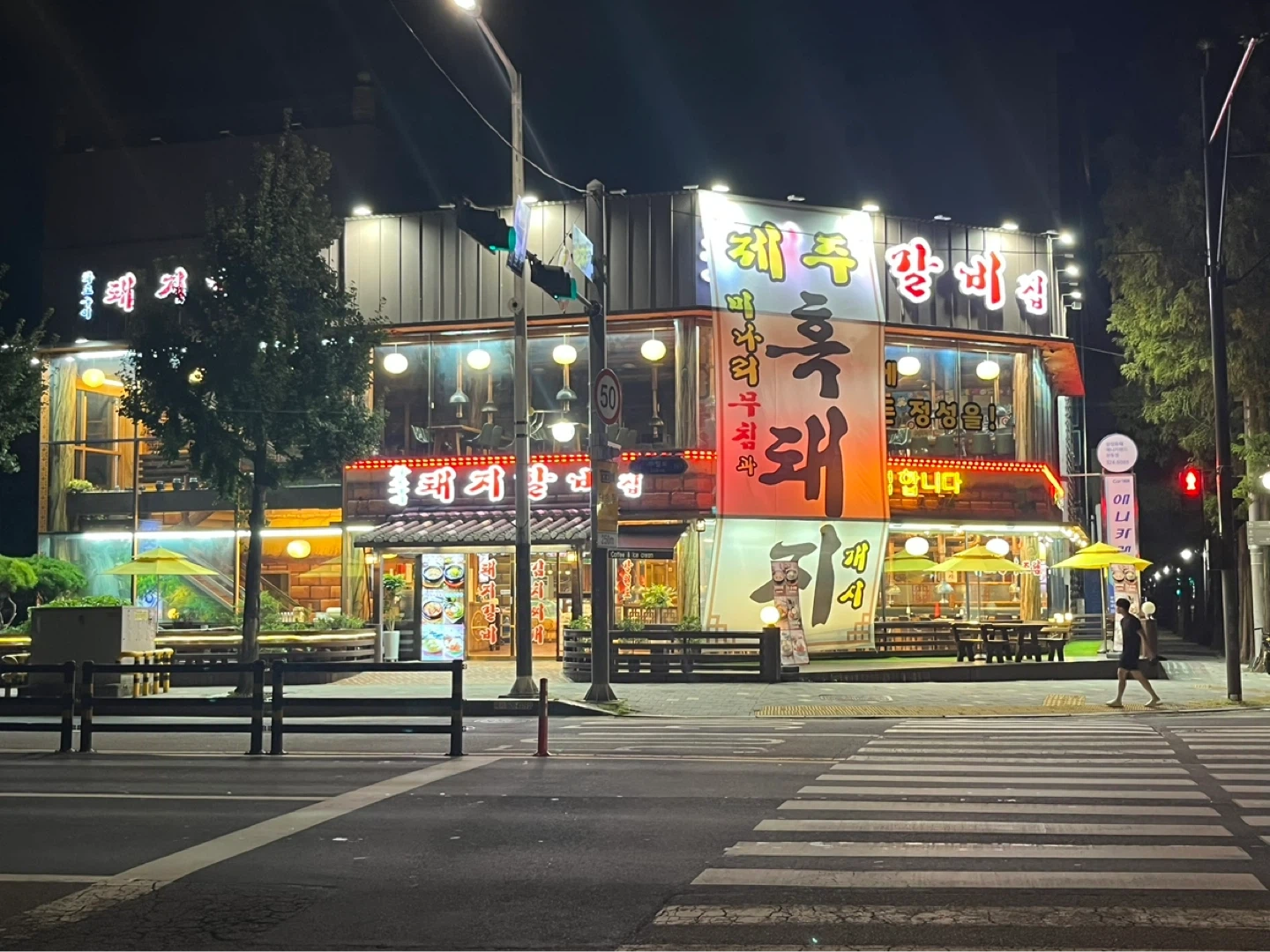 주간 홀 서빙 구합니다 주5일 근무
