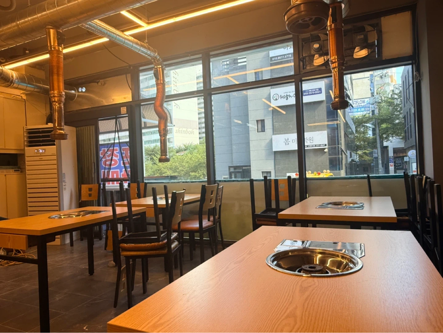 주방보조 겸 홀서빙 구합니다