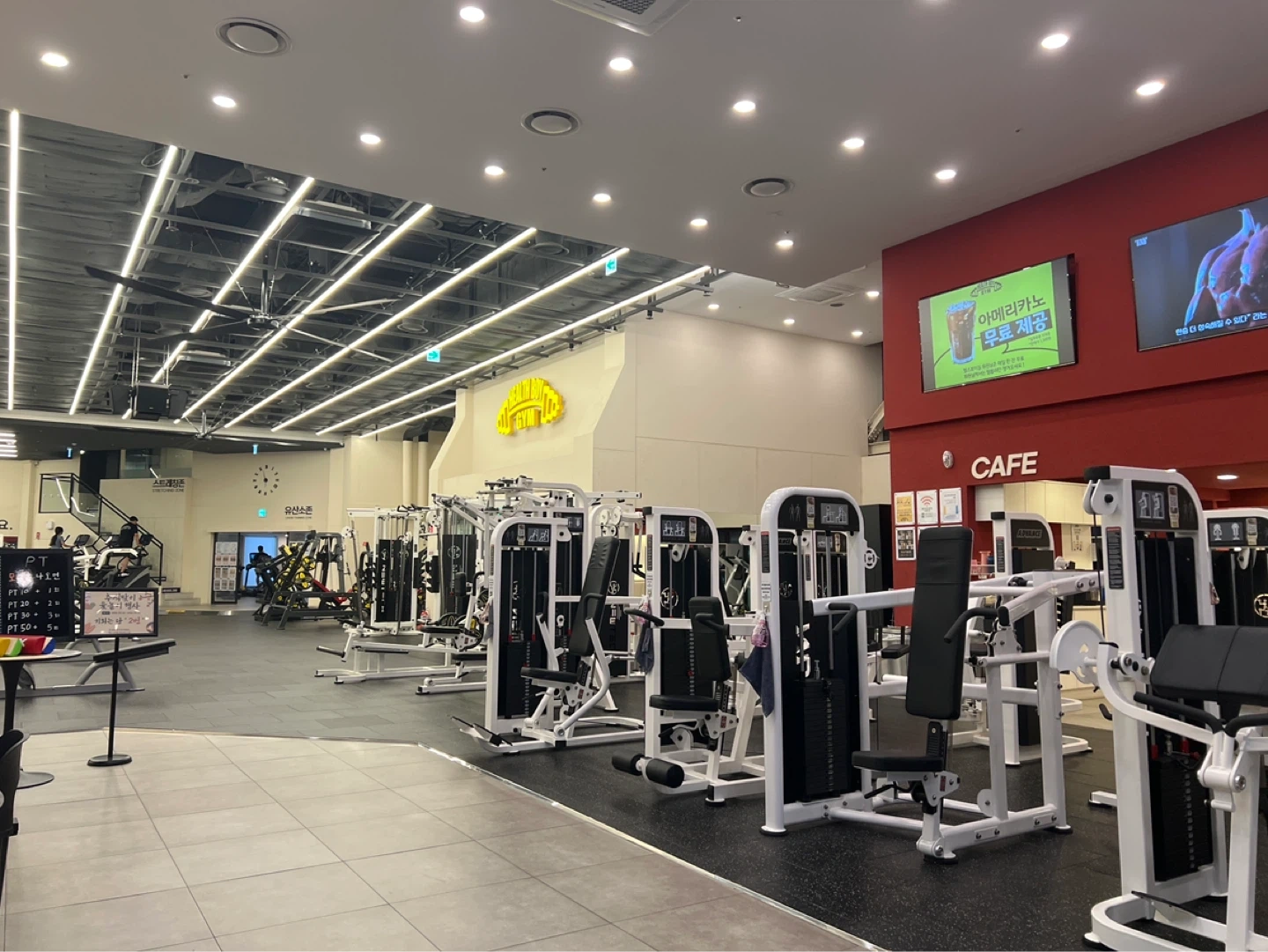 헬스보이짐 행신점(헬스장 데스크 직원)