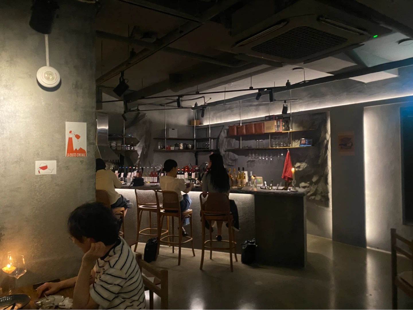 와인바 마감 직원 구합니다.