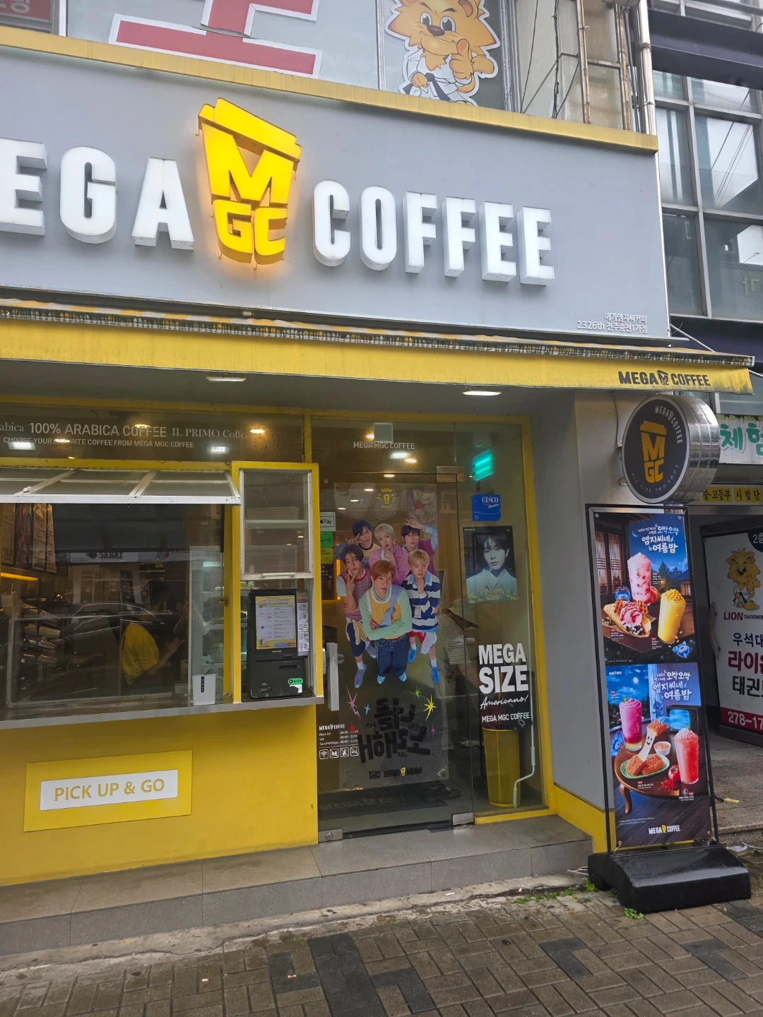 메가커피 송천1가점에서 아르바이트를 모집합니다.