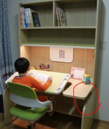 가정집 학생책상 높낮이 조절