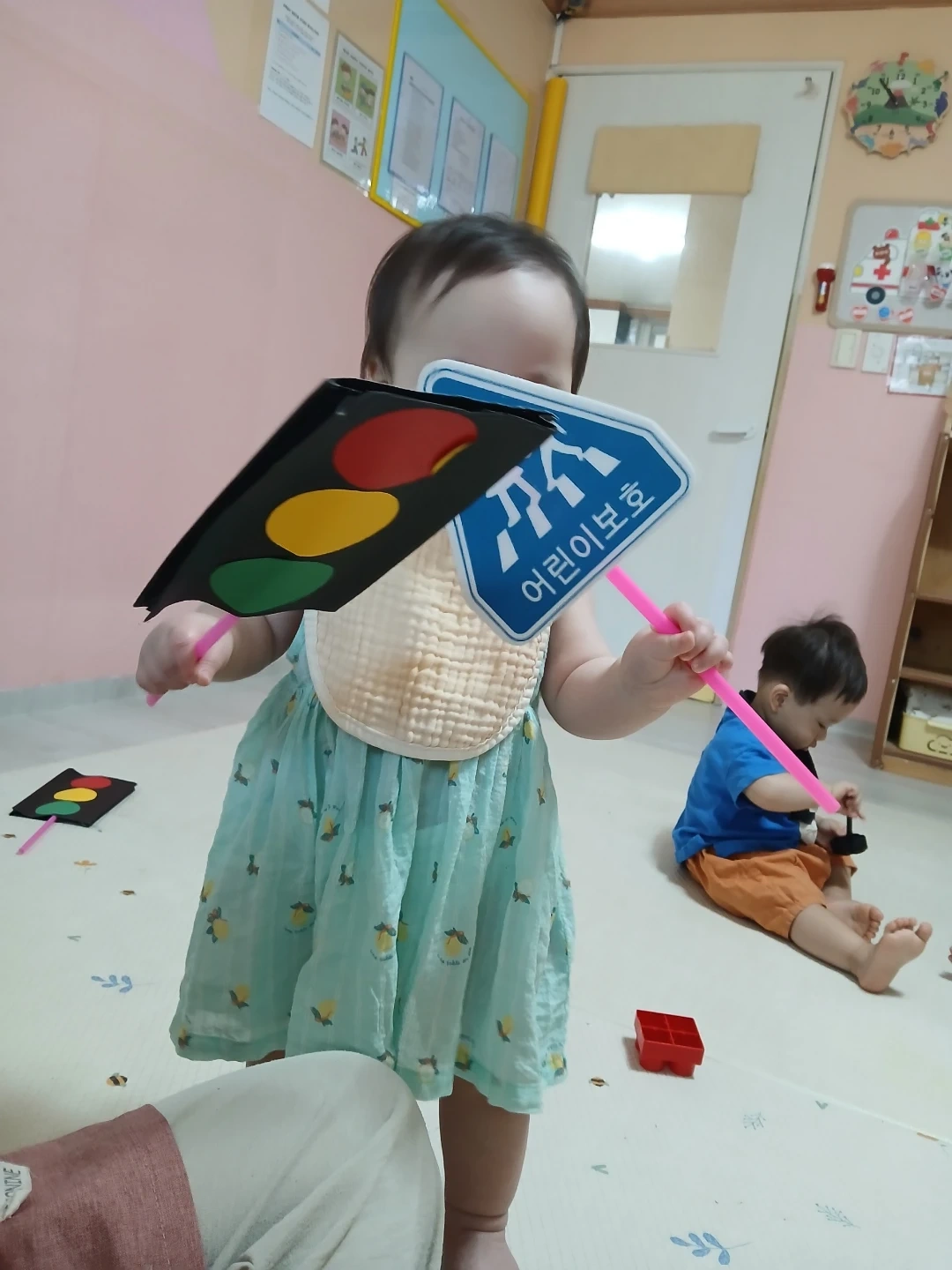 13개월 여아 돌봄 베이비시터 구합니다.