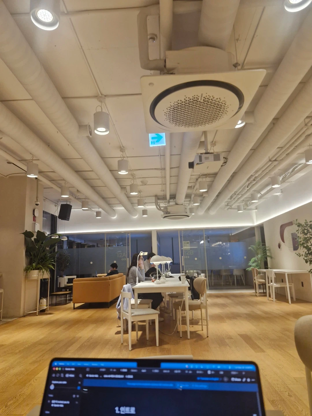 릴스 촬영 출연 알바 구해요! (시급 3만원, 대학생)