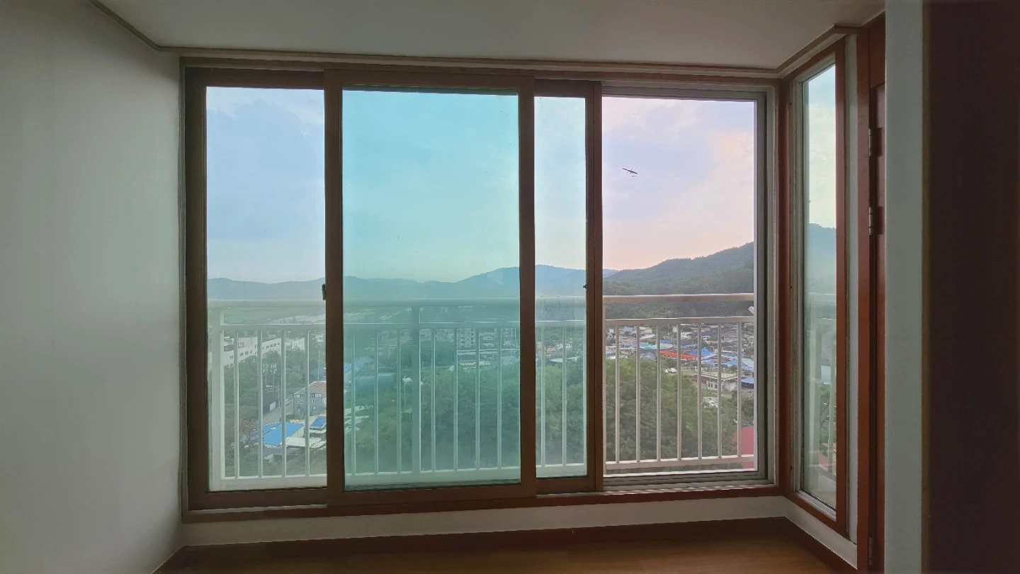 전기콘센트1개,레일+라인등설치설치1개
