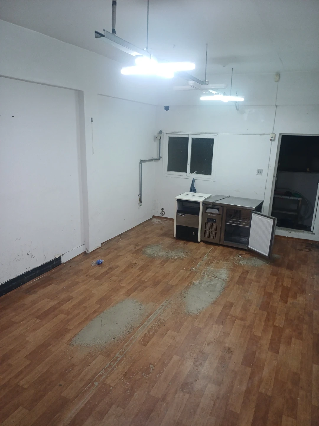 8평 장판제거 및 창고 지저분한거 정리
