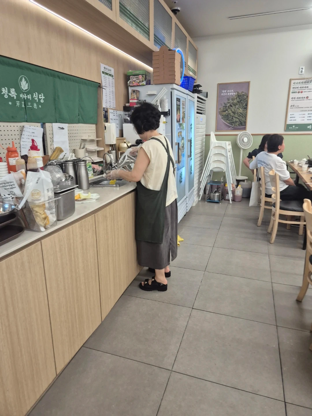 청록미나리고척목동점 화요일점심 홀서빙 아르바이트하실분