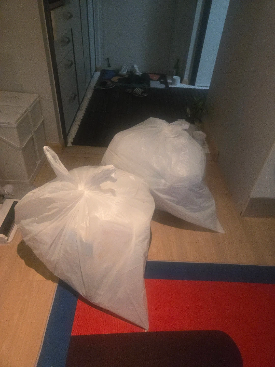 쓰레기 버려주실 분