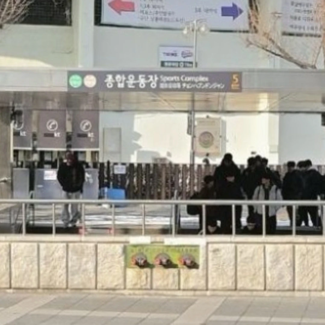 종합운동장역 자재운반 및 시공보조