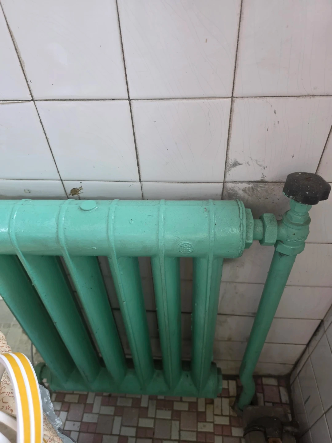 옛날 라디에이터 철거, 창문 주변 정리해주실분
