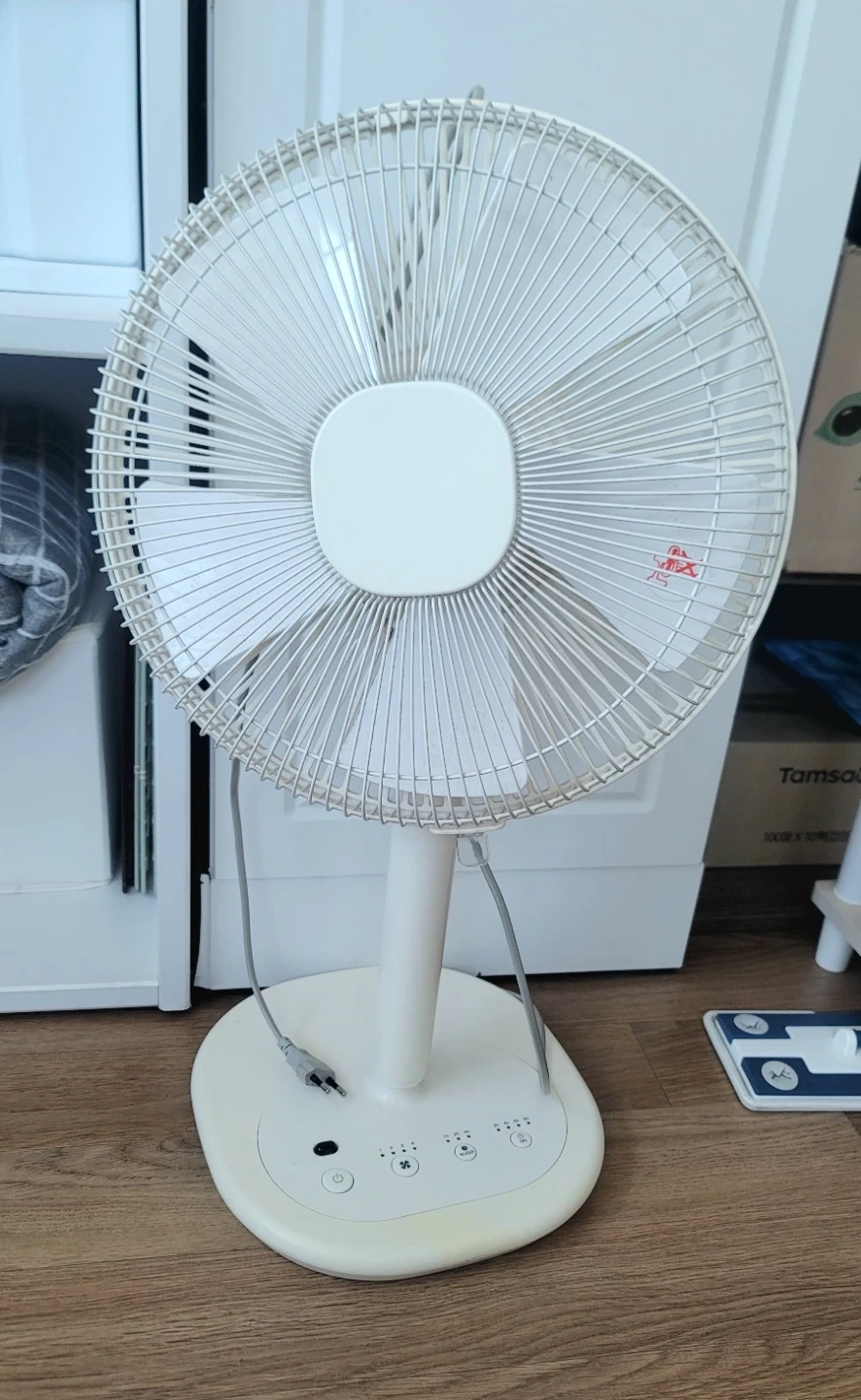 선풍기 먼지 닦기