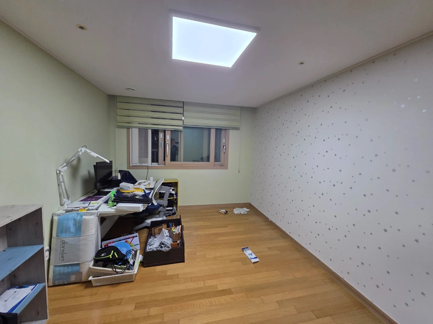 아파트 작은방 도배 + 방문 시트지 시공 의뢰