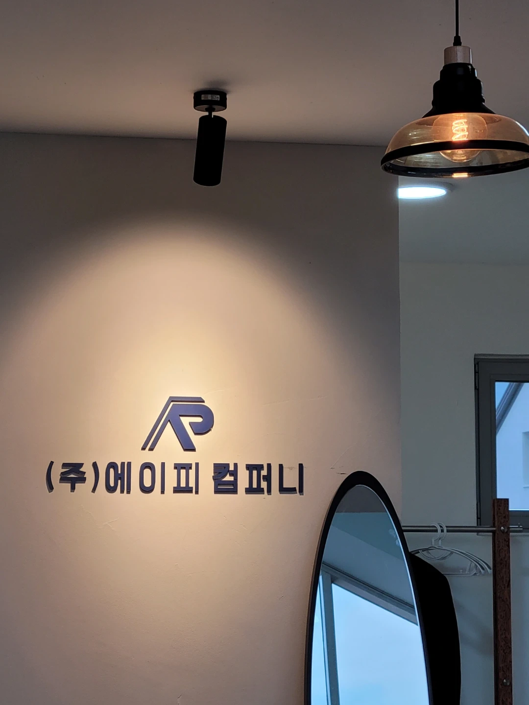 sns 콘텐츠 기획과 촬영 담당자 모집