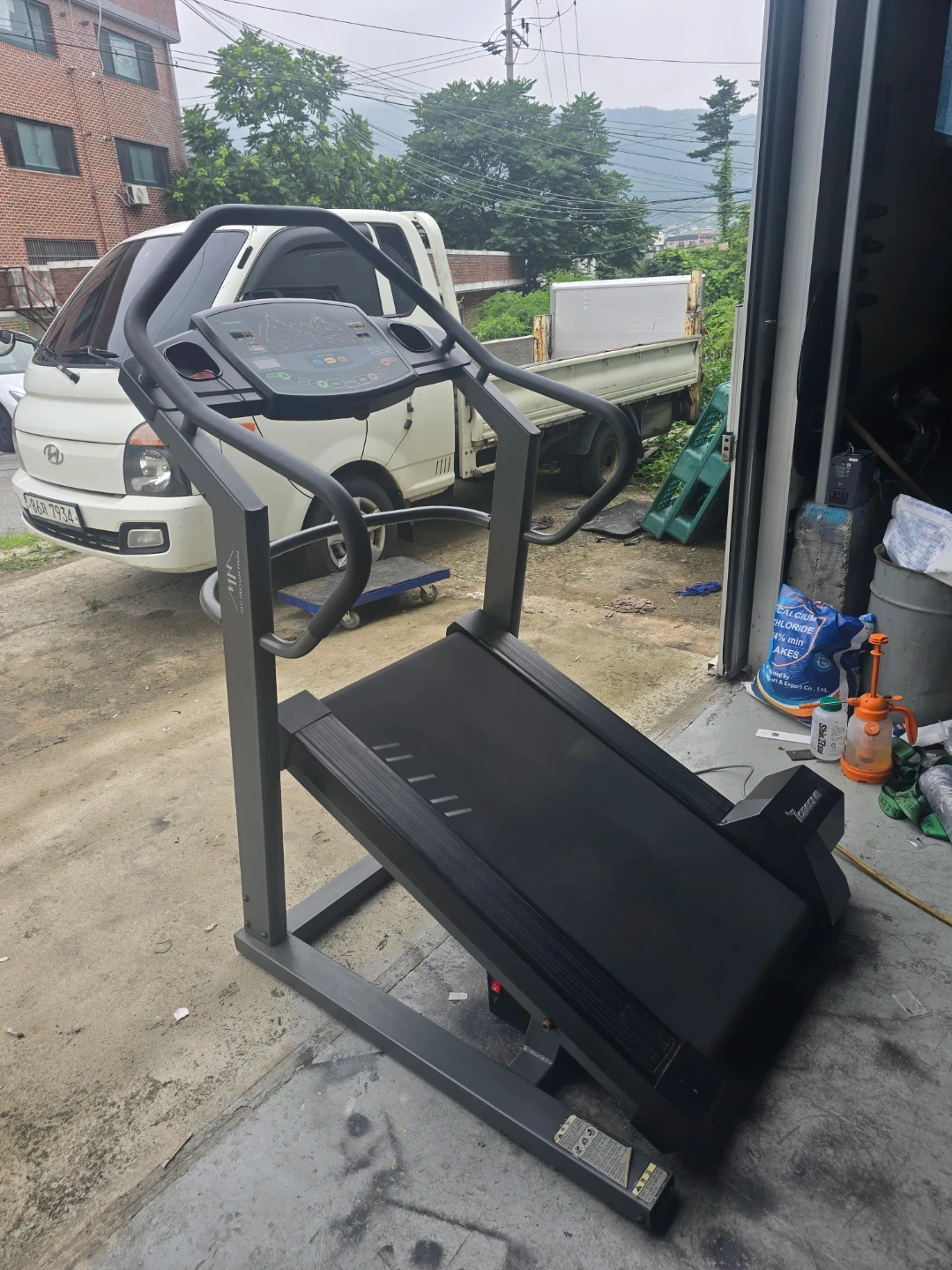 가정집에서 런닝머신 1대 빼는거 도와주실분 1시간 3만