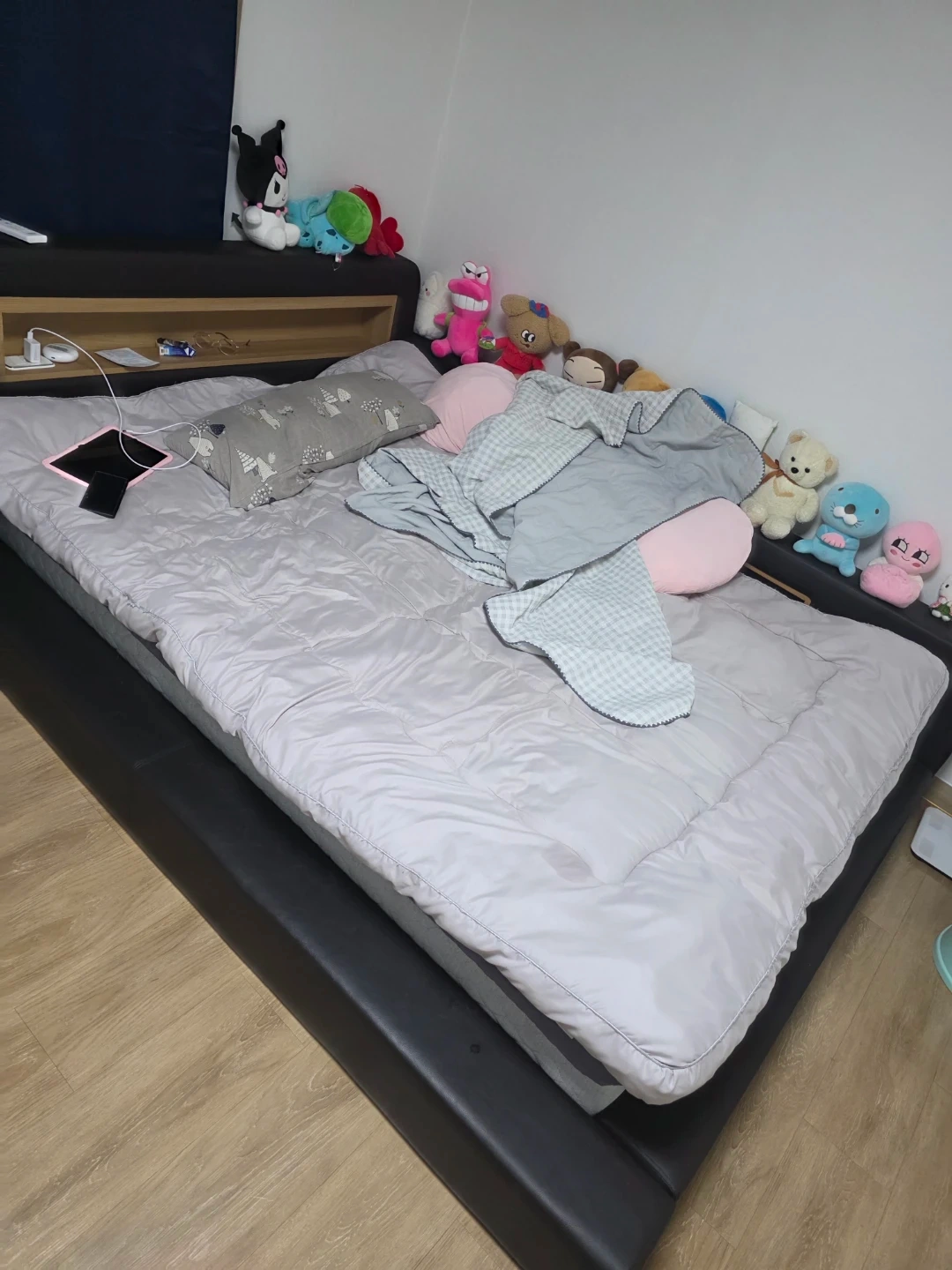 침대,협탁에 시트지 붙여주실분