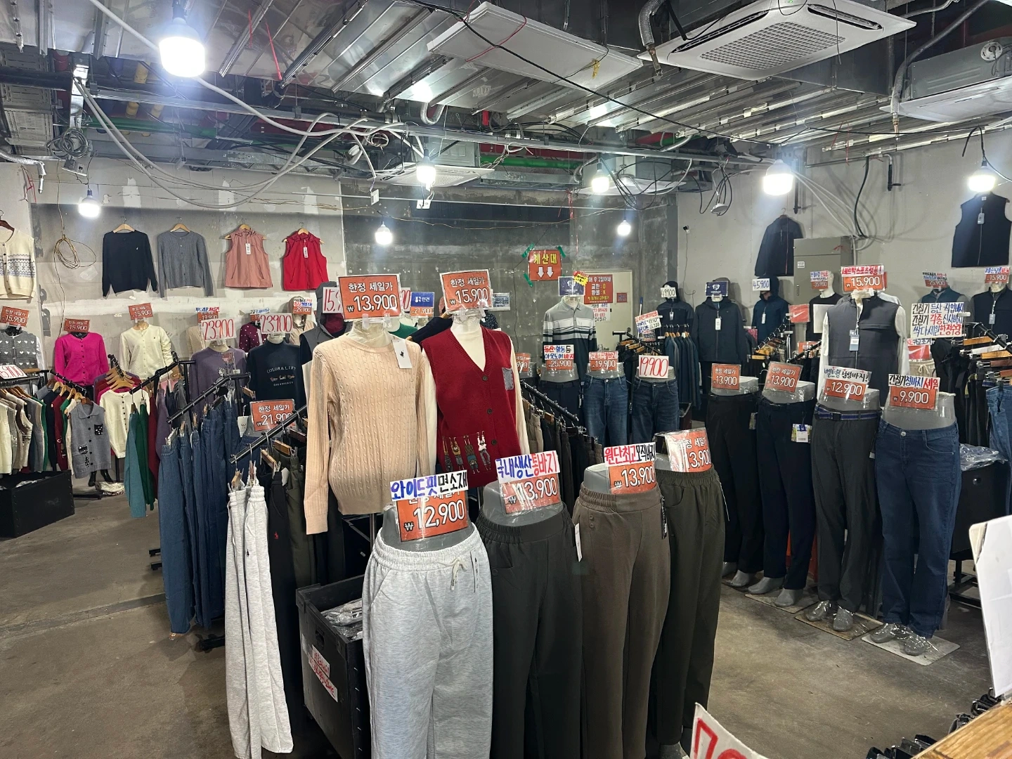 브랜드의류 행사매장 주3~4일 함께 근무하실분 모십니다