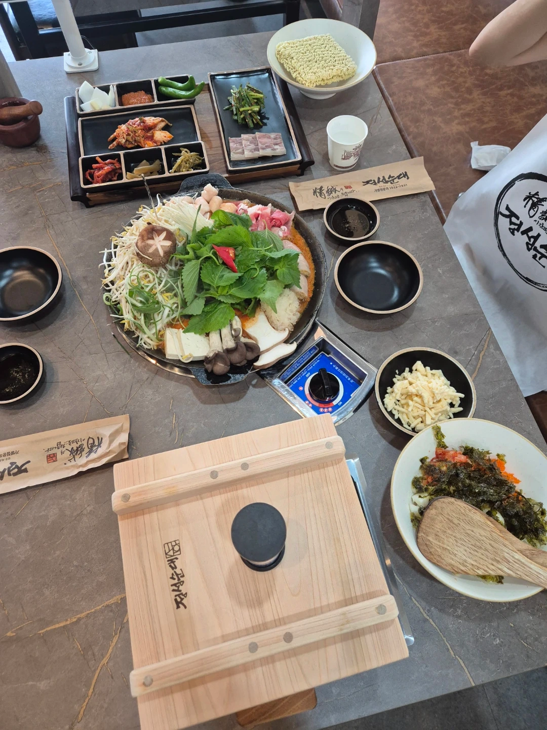 정성순대양재역점 홀 정직원 구함